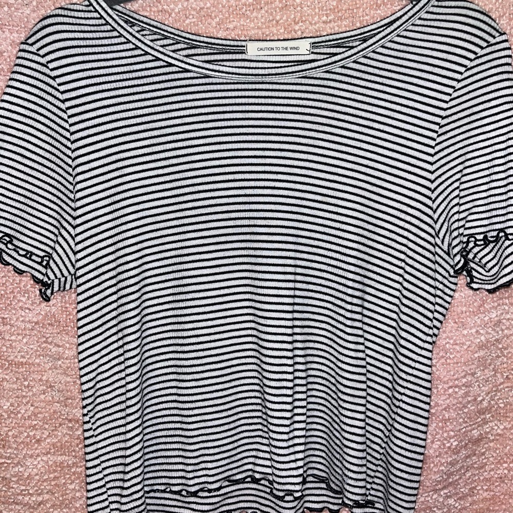 Striped lettuce edge crop tee